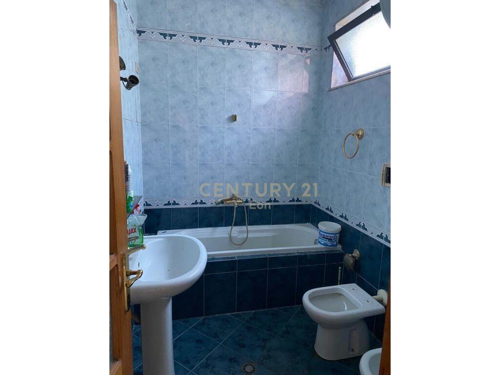 SHITET VILE PRANE MUZEUT TE DESHMOREVE, DURRES!!