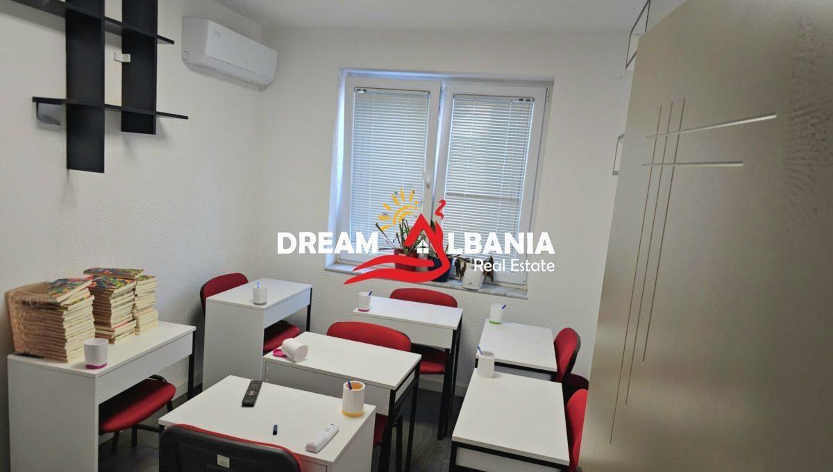 Jepet me qera ambient per zyra tek Muhamet Gjollesha