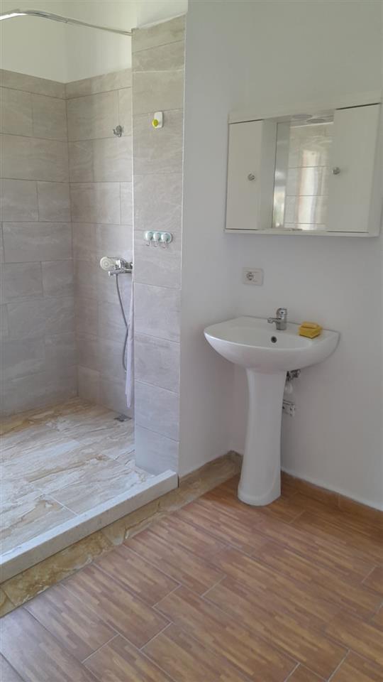 Jepet Hyrje 1+1 te Rruga Kokonozve Kodra e Priftit