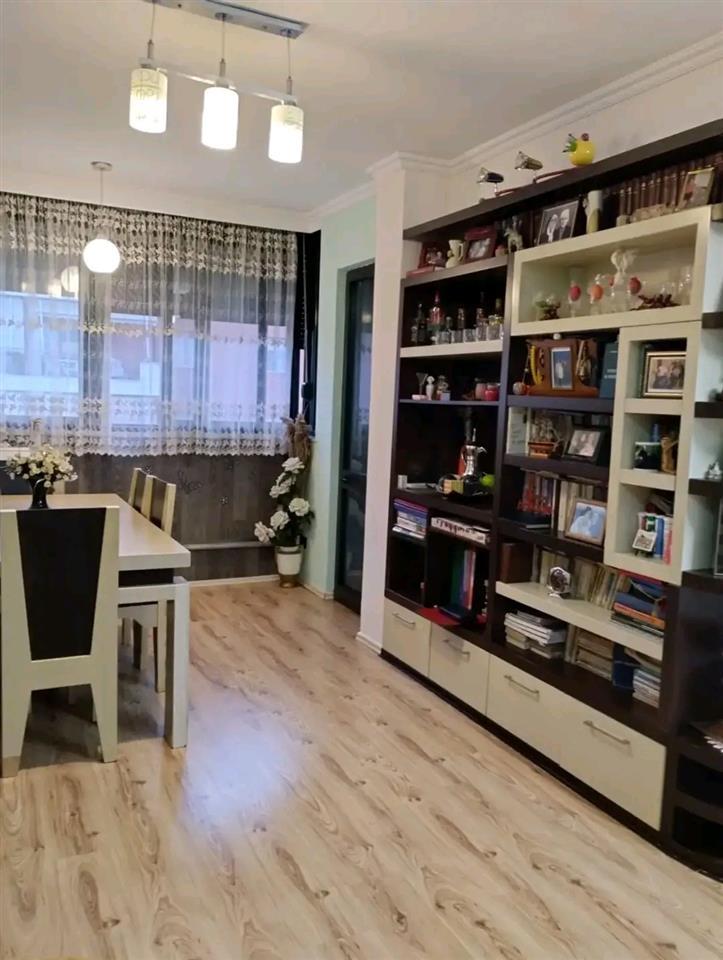 Qe. Ap.2+1, A Gatimi i veçant,2 banjo ,1 me ajrim natyral.