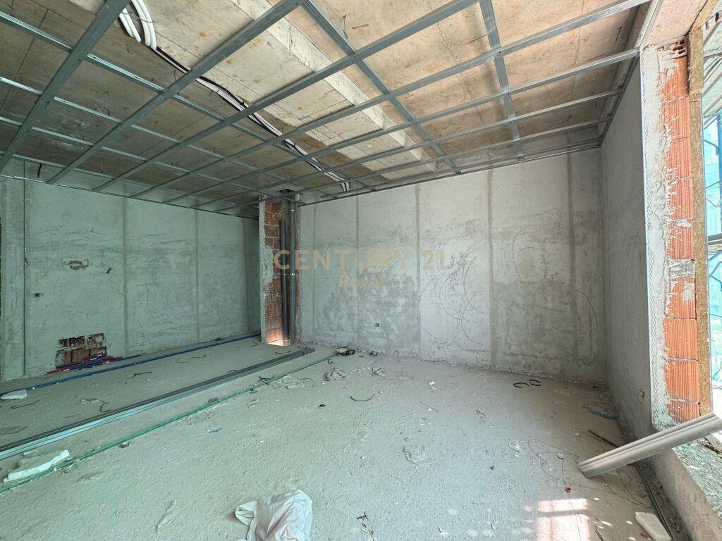 Shesim Apartament 2+1+2 prane Bulevardit Te Ri royal99132