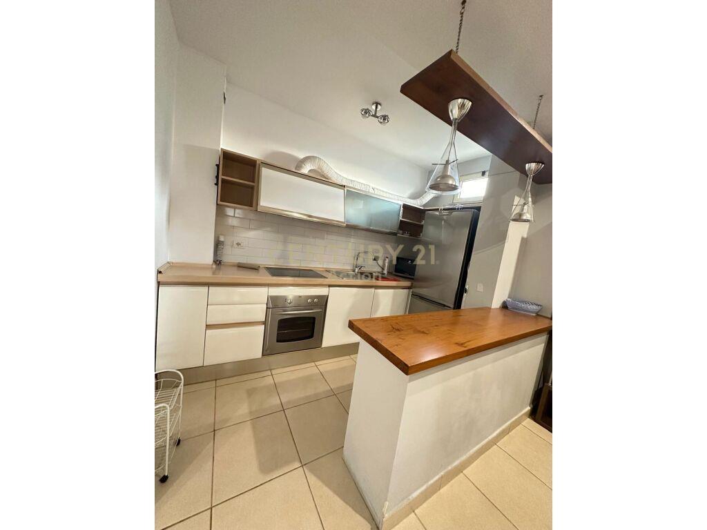 Qira Apartament 2+1+Verande Pazari i Ri 650 € 137 m2