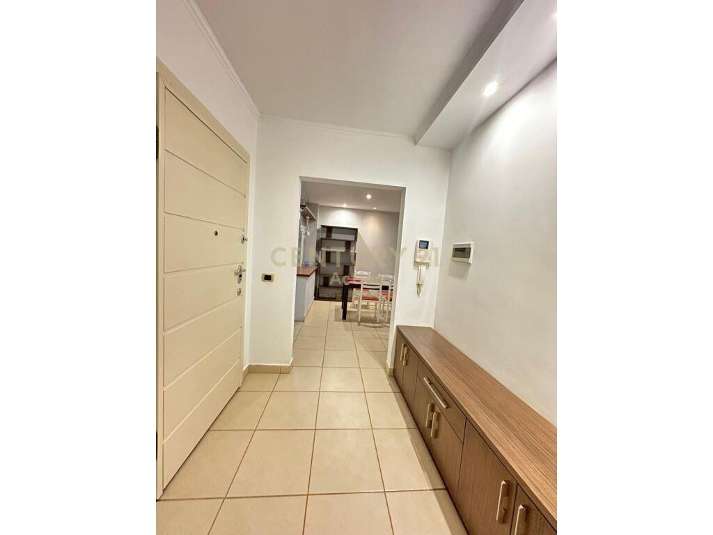 Qira Apartament 2+1+Verande Pazari i Ri 650 € 137 m2