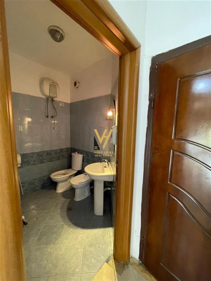 JEPET ZYRE 60 M2 ME QERA TE RRUGA E KAVAJES 600 EU