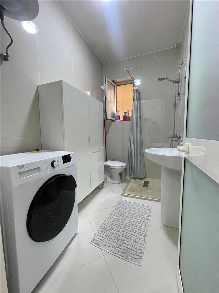 Ish Parku,Shitet apartament 1+1