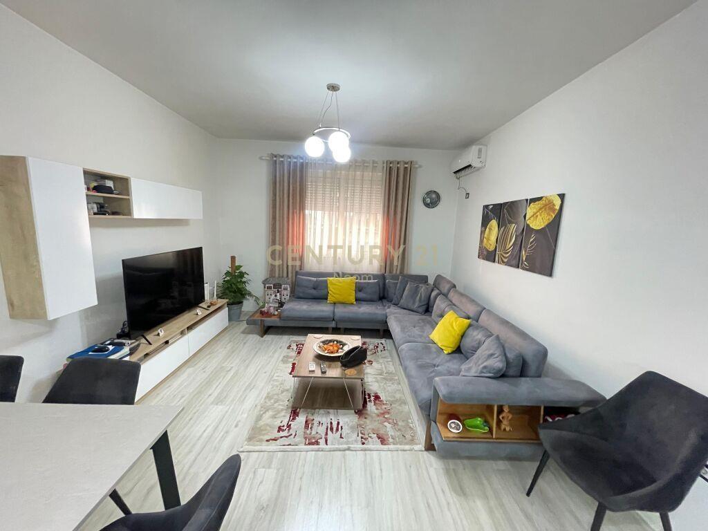 Pas Globe ,shitet apartament 1+1!