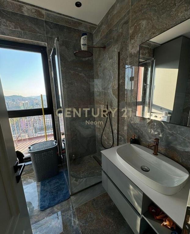 Shitet Apartament 2+1+Post Parkimi Rruga e Kavajes 350 000 €