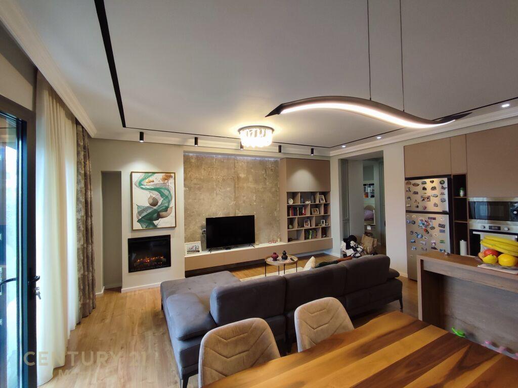 APARTAMENT 2+1+PARKIM+OBORR, LIQENI I THATE!