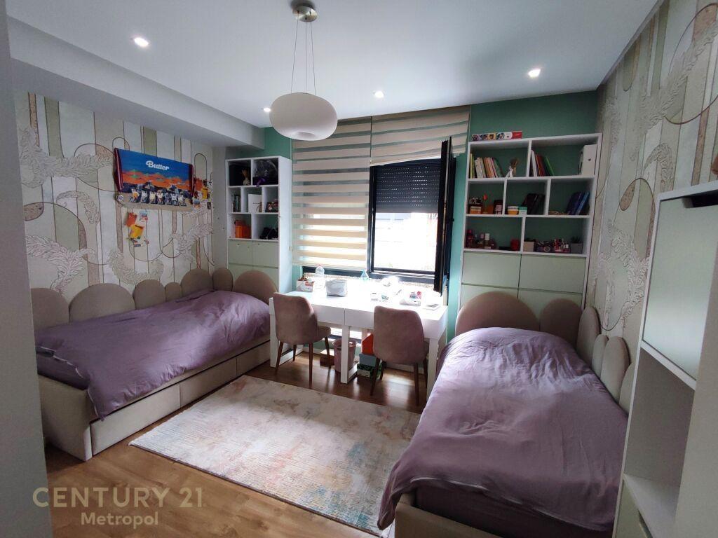 APARTAMENT 2+1+PARKIM+OBORR, LIQENI I THATE!