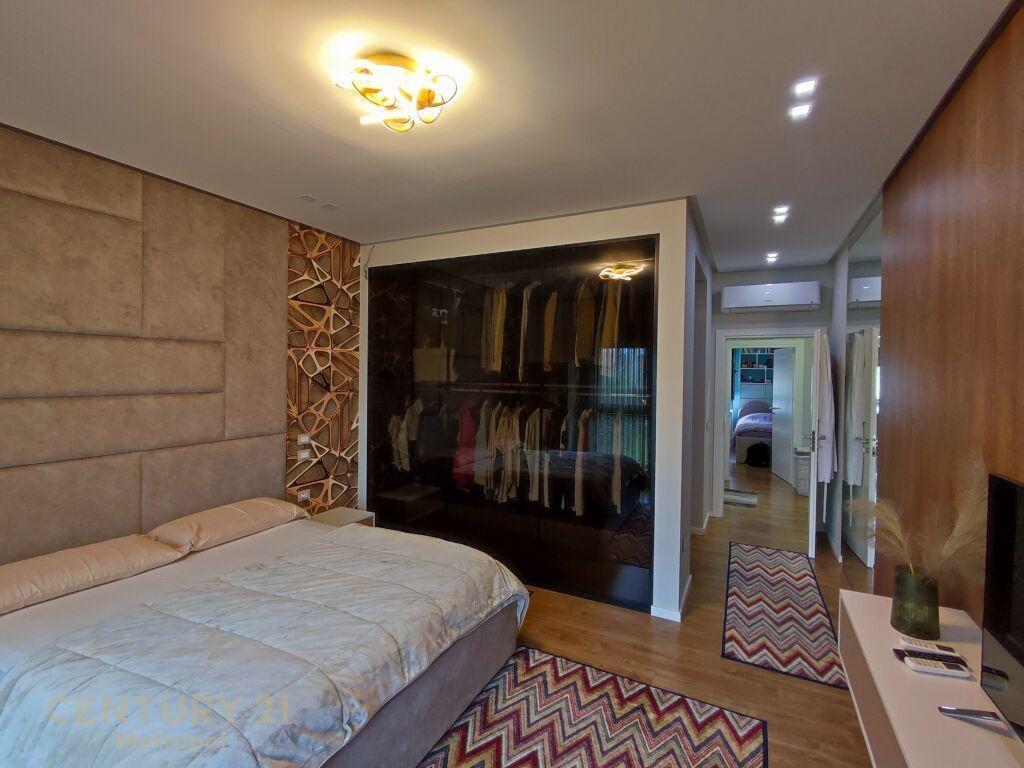 APARTAMENT 2+1+PARKIM+OBORR, LIQENI I THATE!