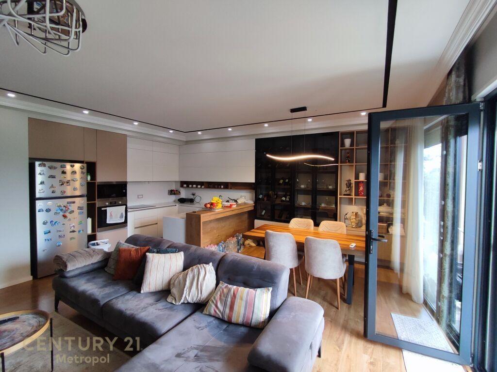 APARTAMENT 2+1+PARKIM+OBORR, LIQENI I THATE!