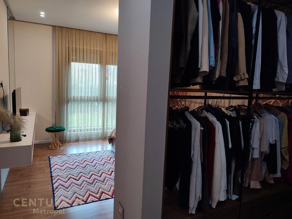 APARTAMENT 2+1+PARKIM+OBORR, LIQENI I THATE!