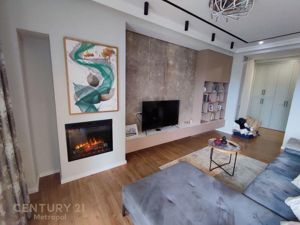 APARTAMENT 2+1+PARKIM+OBORR, LIQENI I THATE!