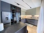 Shitet Apartament 2+1+2 prane Xhamise tek Kopshti Botanik