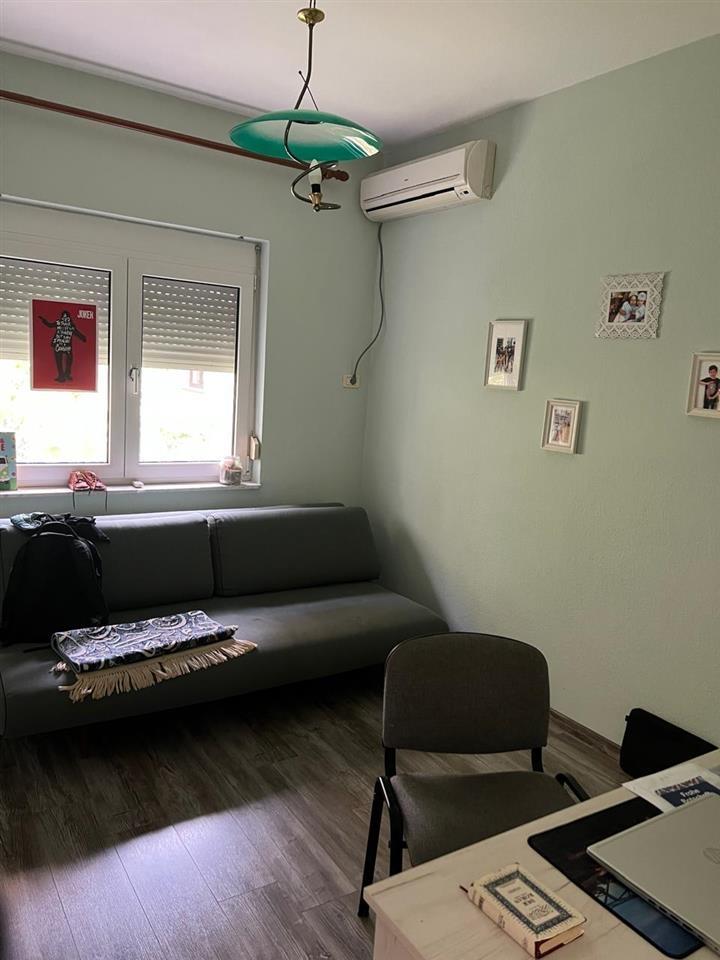 Qera, Vilë, Sauk, Tiranë