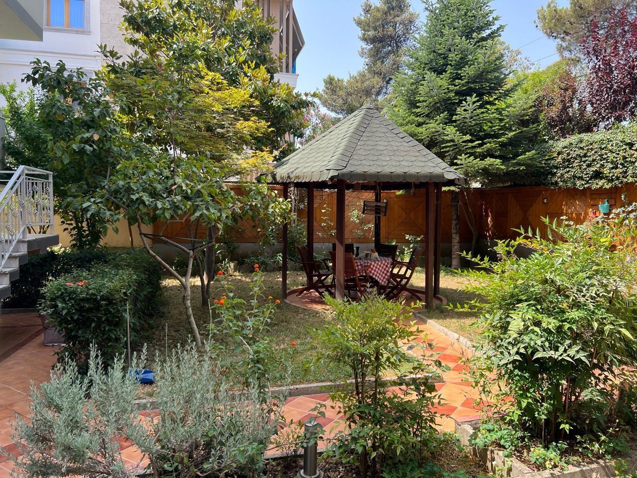 Qera, Vilë, Sauk, Tiranë