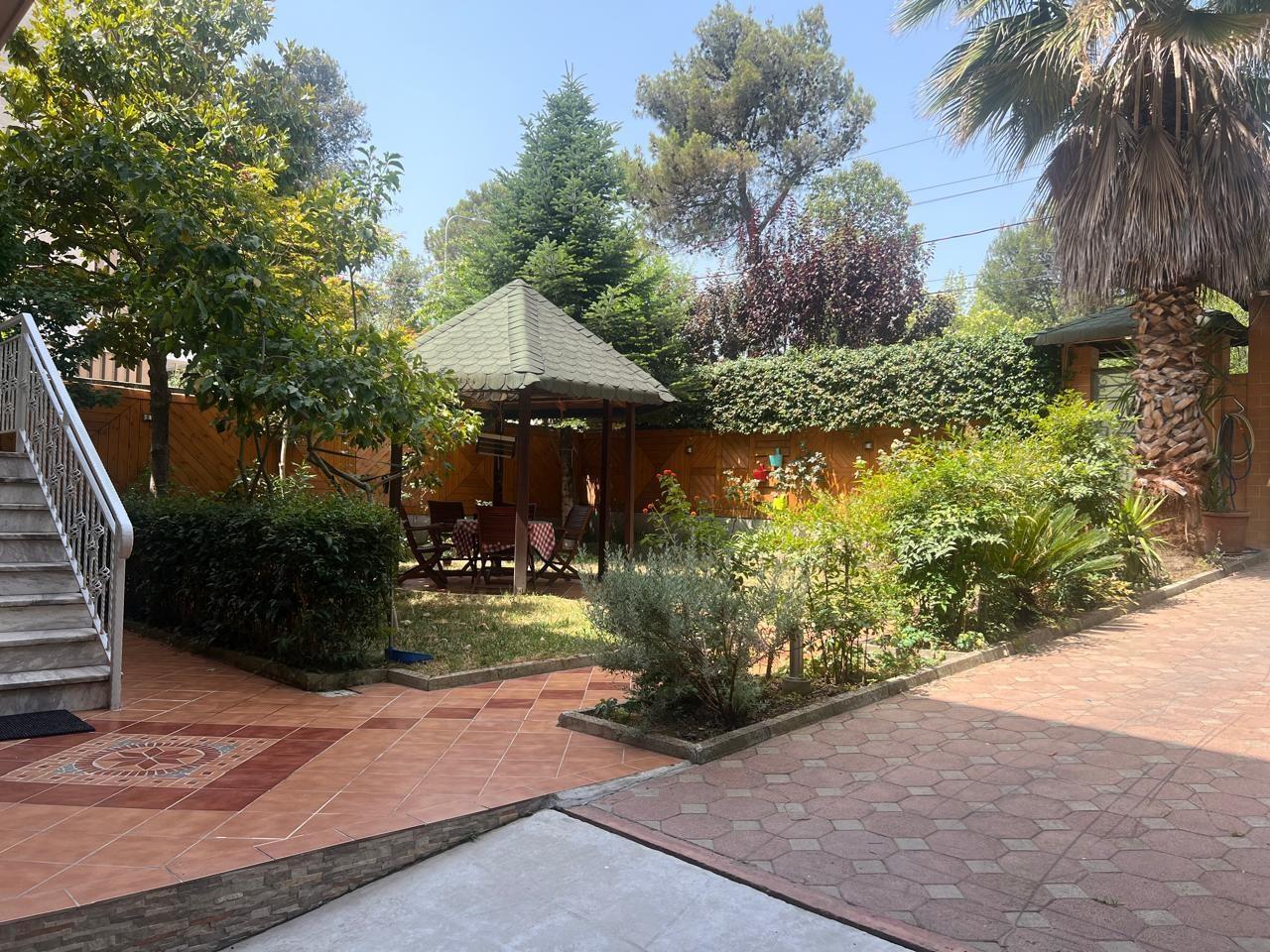 Qera, Vilë, Sauk, Tiranë