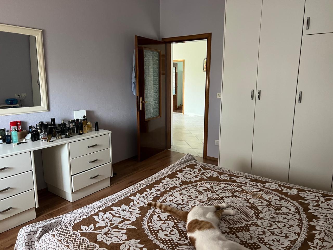 Qera, Vilë, Sauk, Tiranë