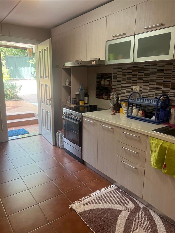 Qera, Vilë, Sauk, Tiranë