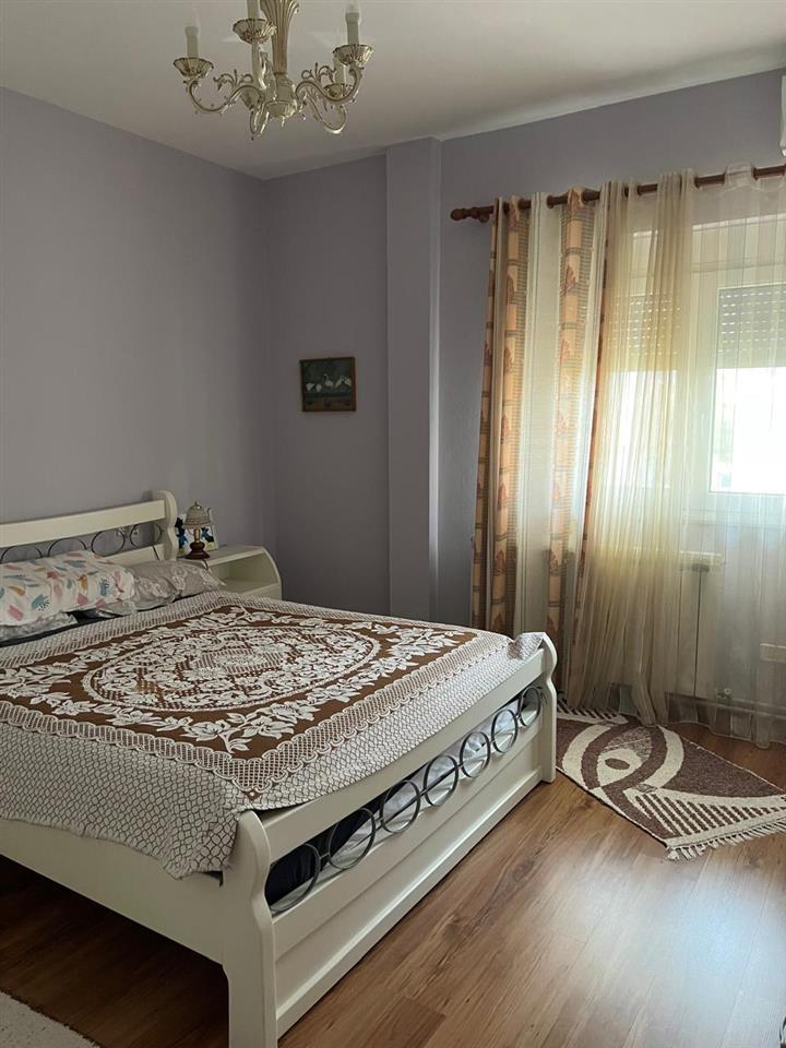 Qera, Vilë, Sauk, Tiranë