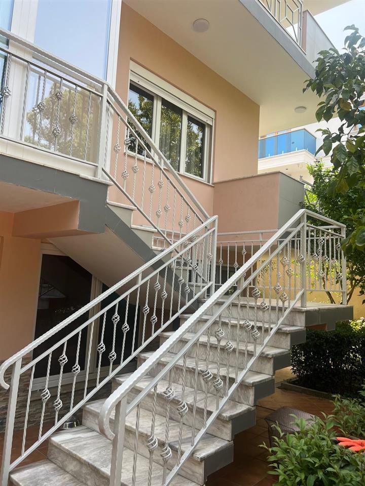 Qera, Vilë, Sauk, Tiranë