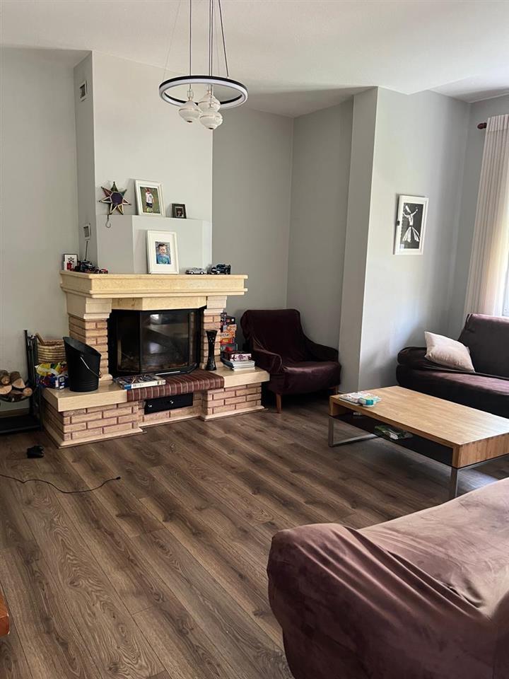 Qera, Vilë, Sauk, Tiranë