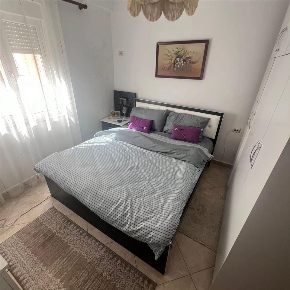 shitet apartament rrota e kuqe