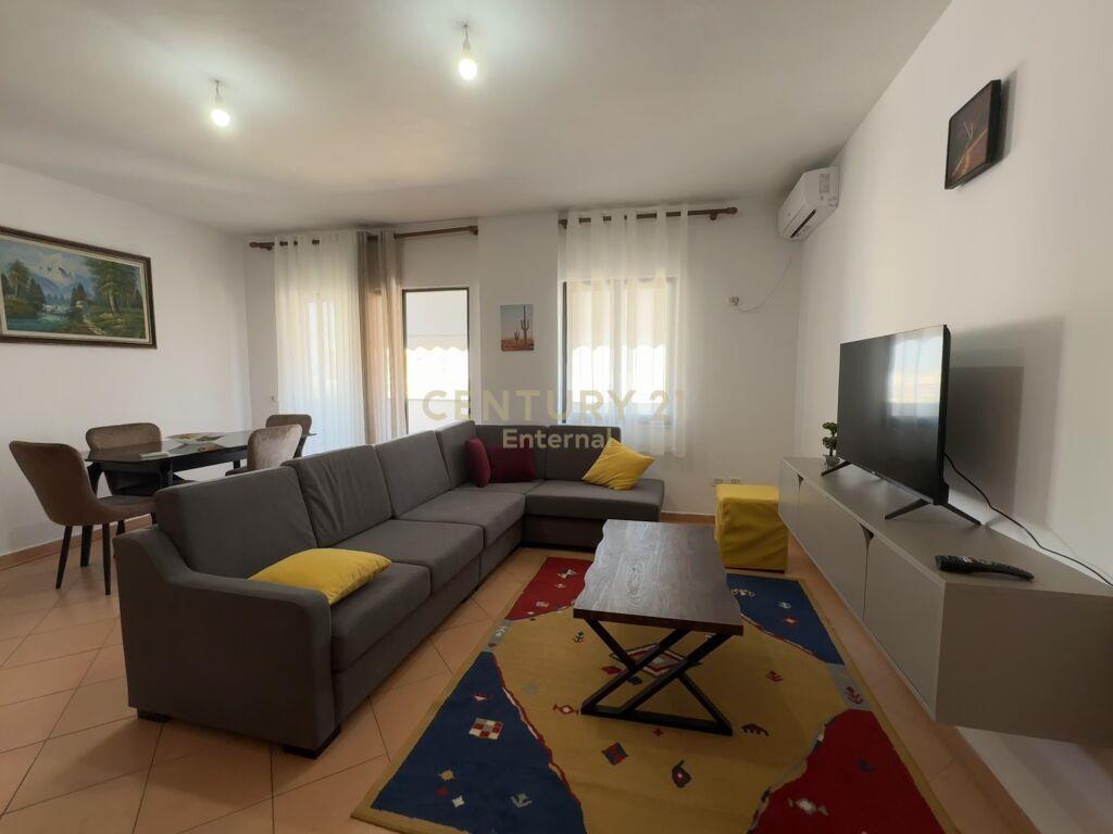 Qira Apartament 2+1 21 Dhjetori 650 € 100 m2