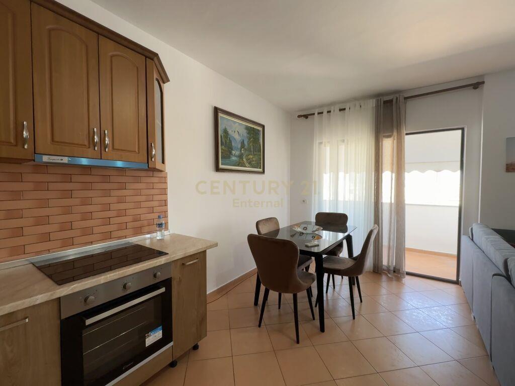 Qira Apartament 2+1 21 Dhjetori 650 € 100 m2