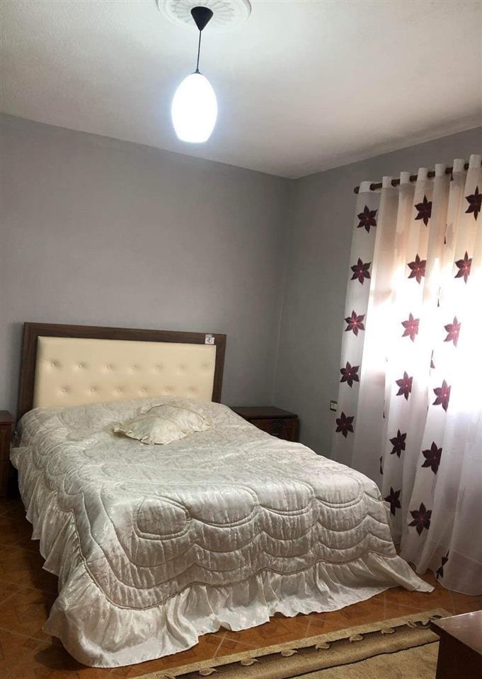 Shtepi me qera Korce