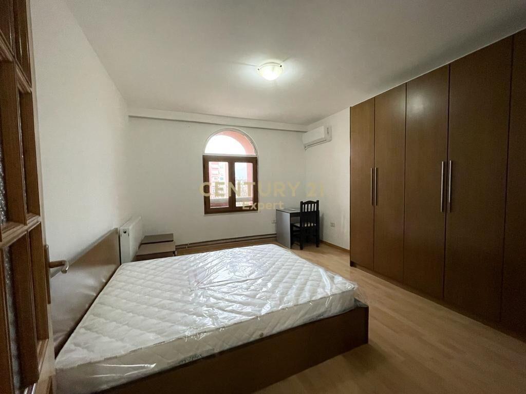 Qira Apartament 3+1 Laprakë 550 € 114 m²