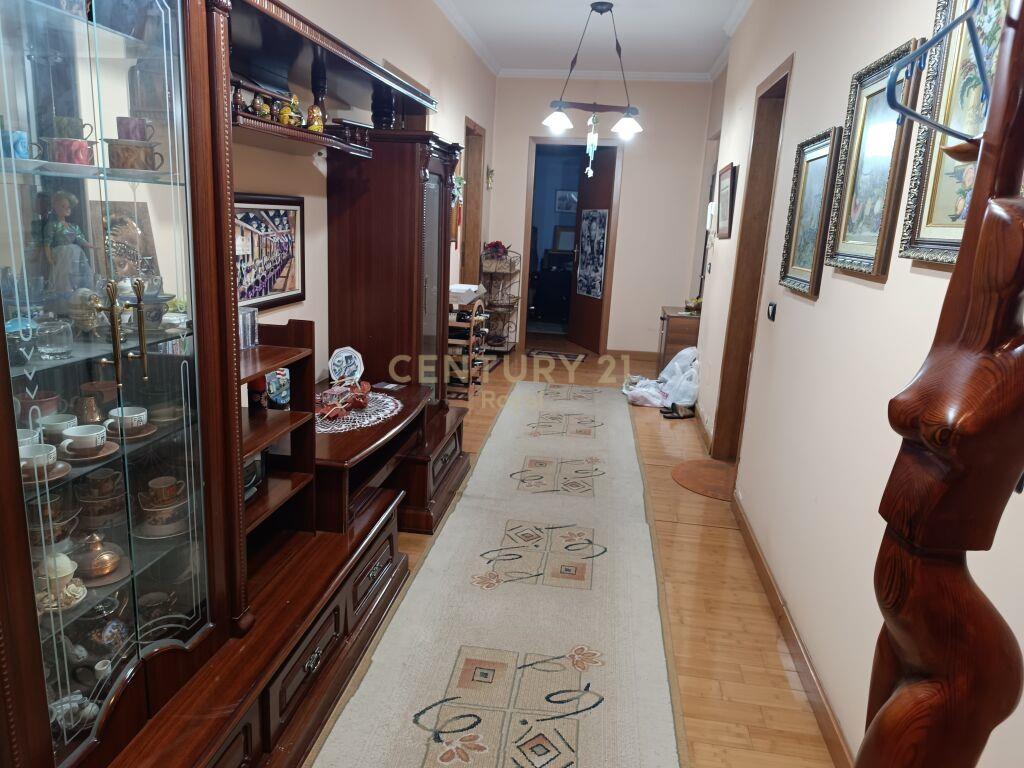 Qira Apartament 2+1+2 Sheshi Willson 1100 € 170 m2