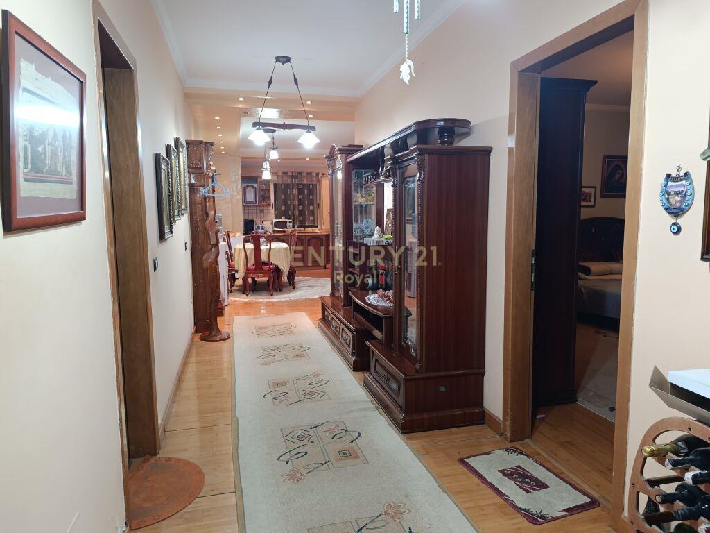 Qira Apartament 2+1+2 Sheshi Willson 1100 € 170 m2