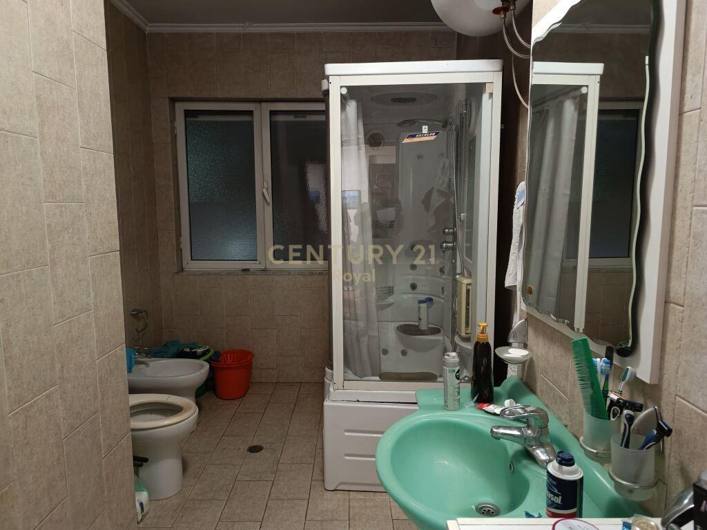 Qira Apartament 2+1+2 Sheshi Willson 1100 € 170 m2