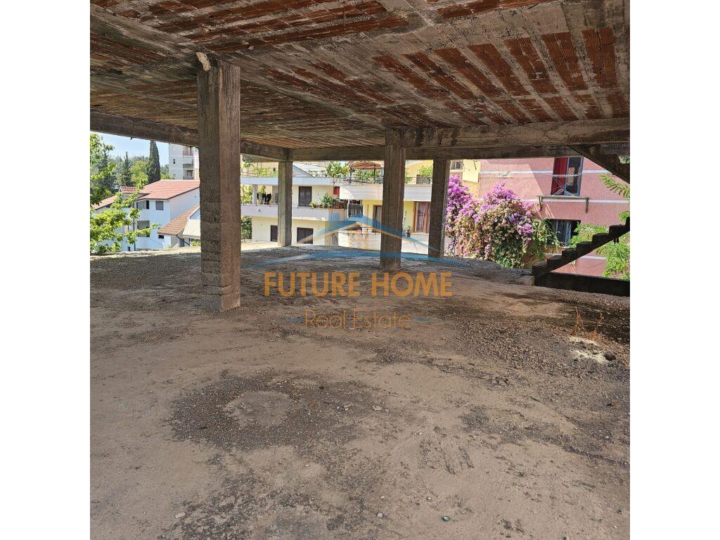 Shitet,Vile 4 kateshe,prane Rruges se Elbasanit