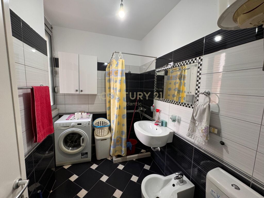 Apartament 2+1 për Qira në Ish Rajoni I Policisë,