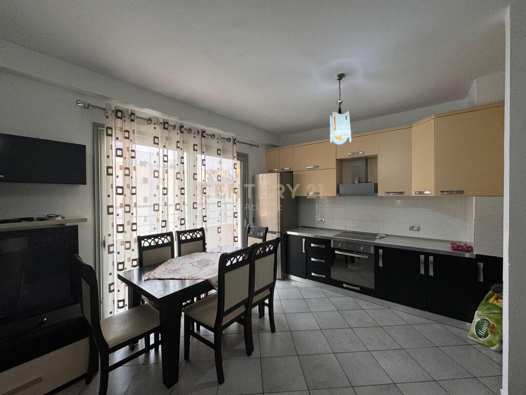 Apartament 2+1 për Qira në Ish Rajoni I Policisë,