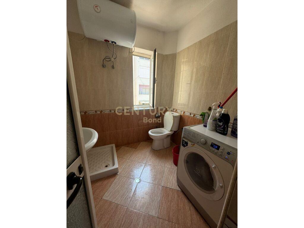 Apartament 2+1 per shitje te Ali Demi
