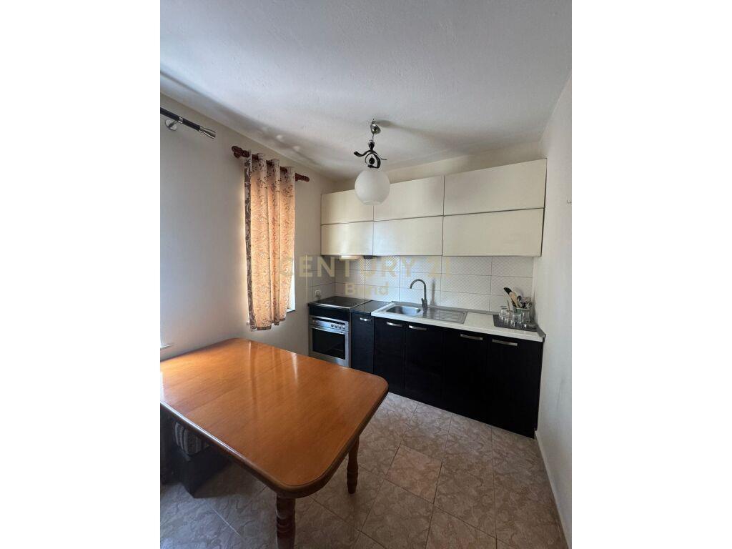 Apartament 2+1 per shitje te Ali Demi