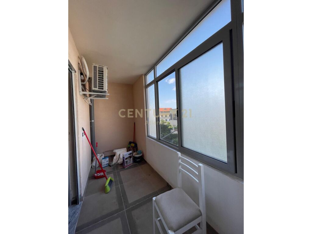 SHITET APARTAMENT 1+1 PRANE STADIUMIT, DURRES!