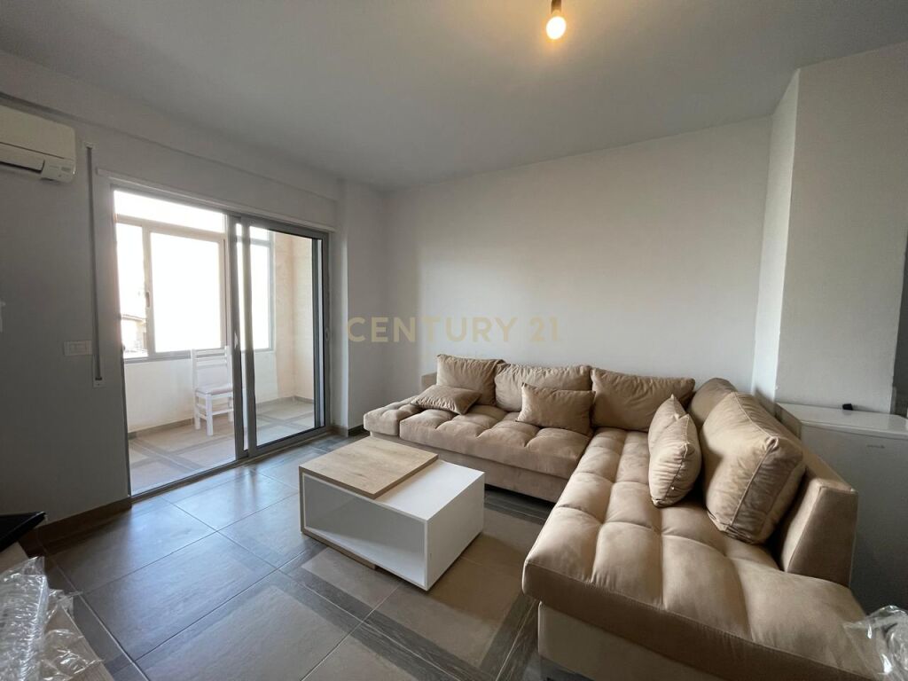 SHITET APARTAMENT 1+1 PRANE STADIUMIT, DURRES!