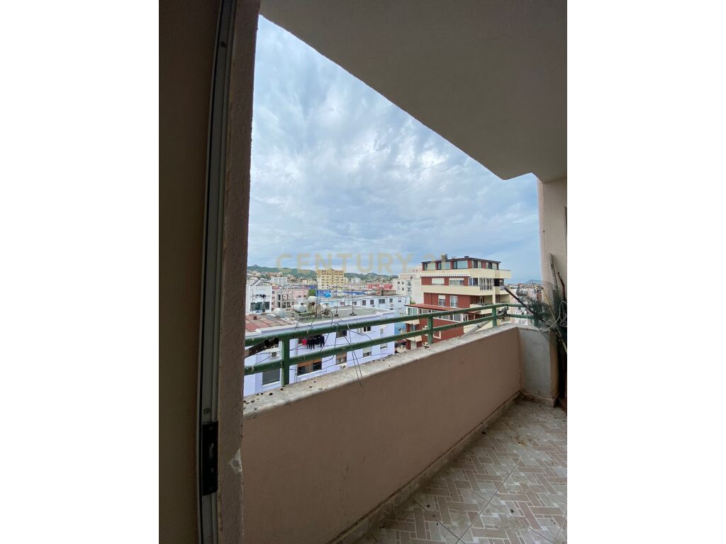 SHITET APARTAMENT 2+1+2T PRAN STADIUMIT / DURRES !
