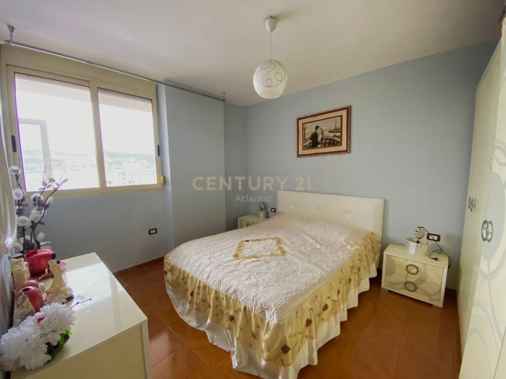 SHITET APARTAMENT 2+1+2T PRAN STADIUMIT / DURRES !