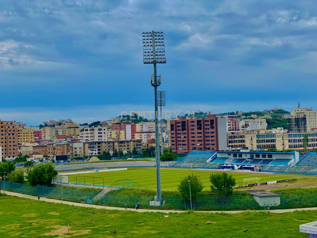 SHITET APARTAMENT 2+1+2T PRAN STADIUMIT / DURRES !