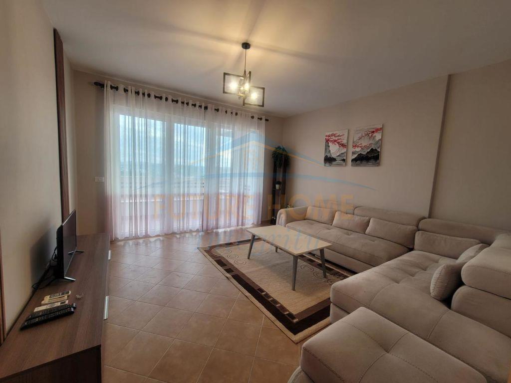 Jepet me qera Apartament 2+1+2 Poste Parkimi, Fresk, Tiranë.