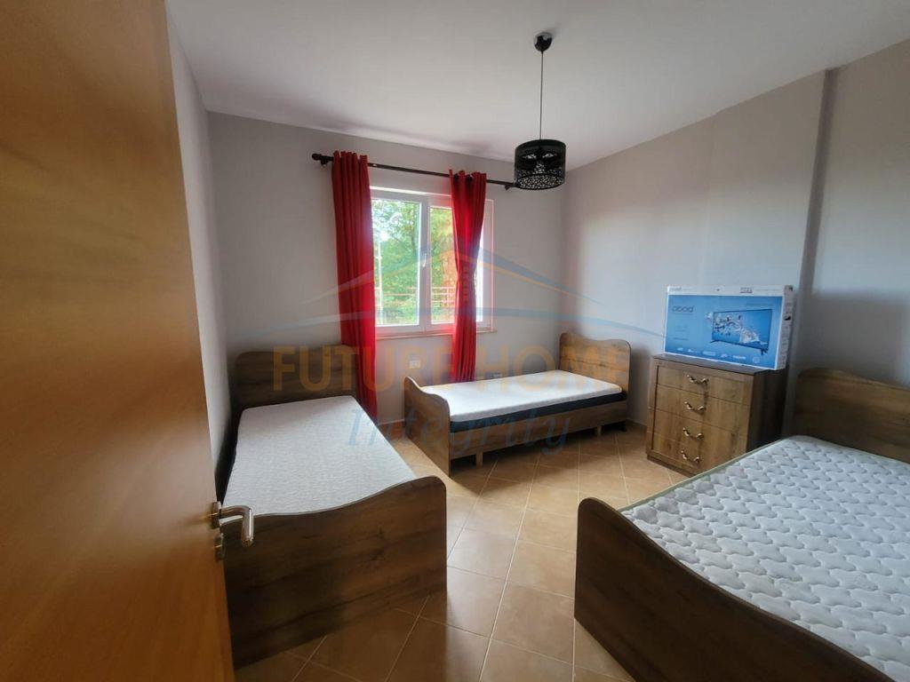 Jepet me qera Apartament 2+1+2 Poste Parkimi, Fresk, Tiranë.