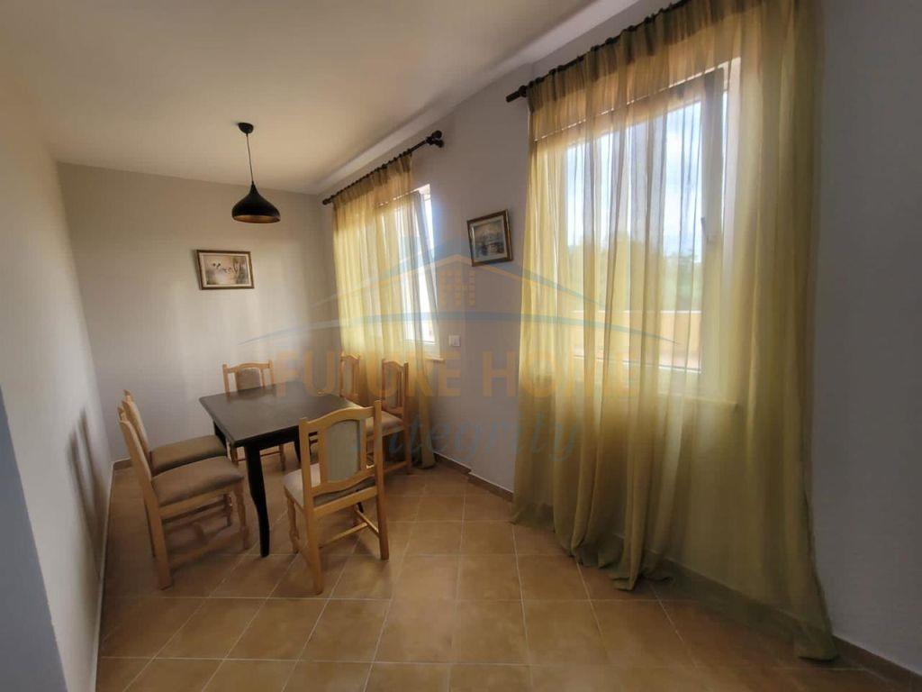 Jepet me qera Apartament 2+1+2 Poste Parkimi, Fresk, Tiranë.