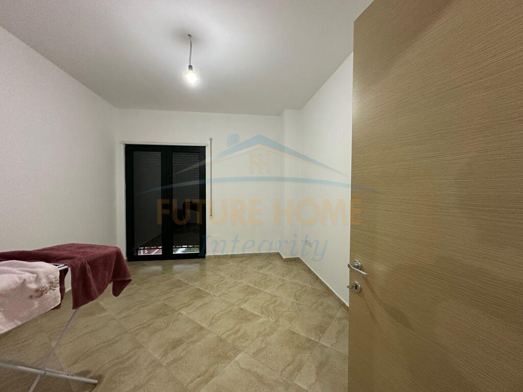 Jepet per qera apartament 2+1+2+post parkimi unaza e re