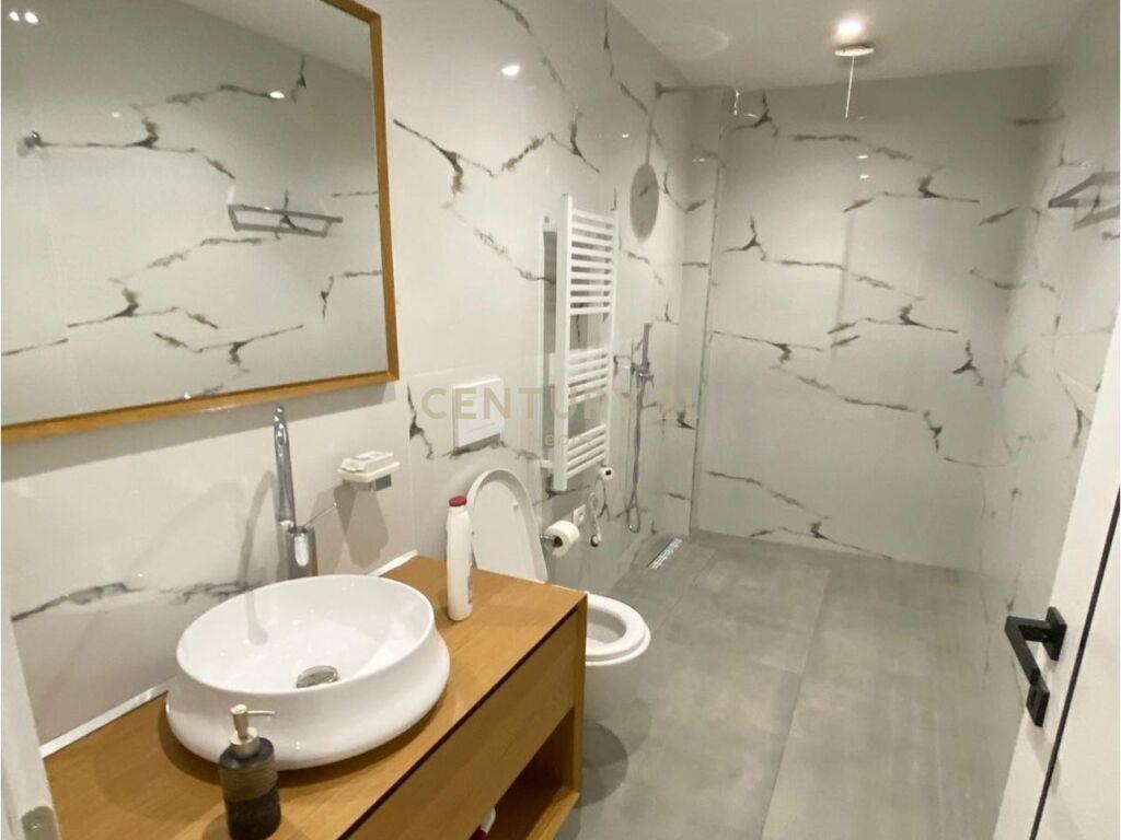 Myslym Shyri jepet me qira duplex 2+1