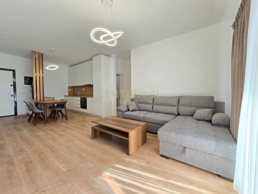 RRUGA 5 MAJI, JAPIM ME QIRA APARTAMENT 1+1 everest99246